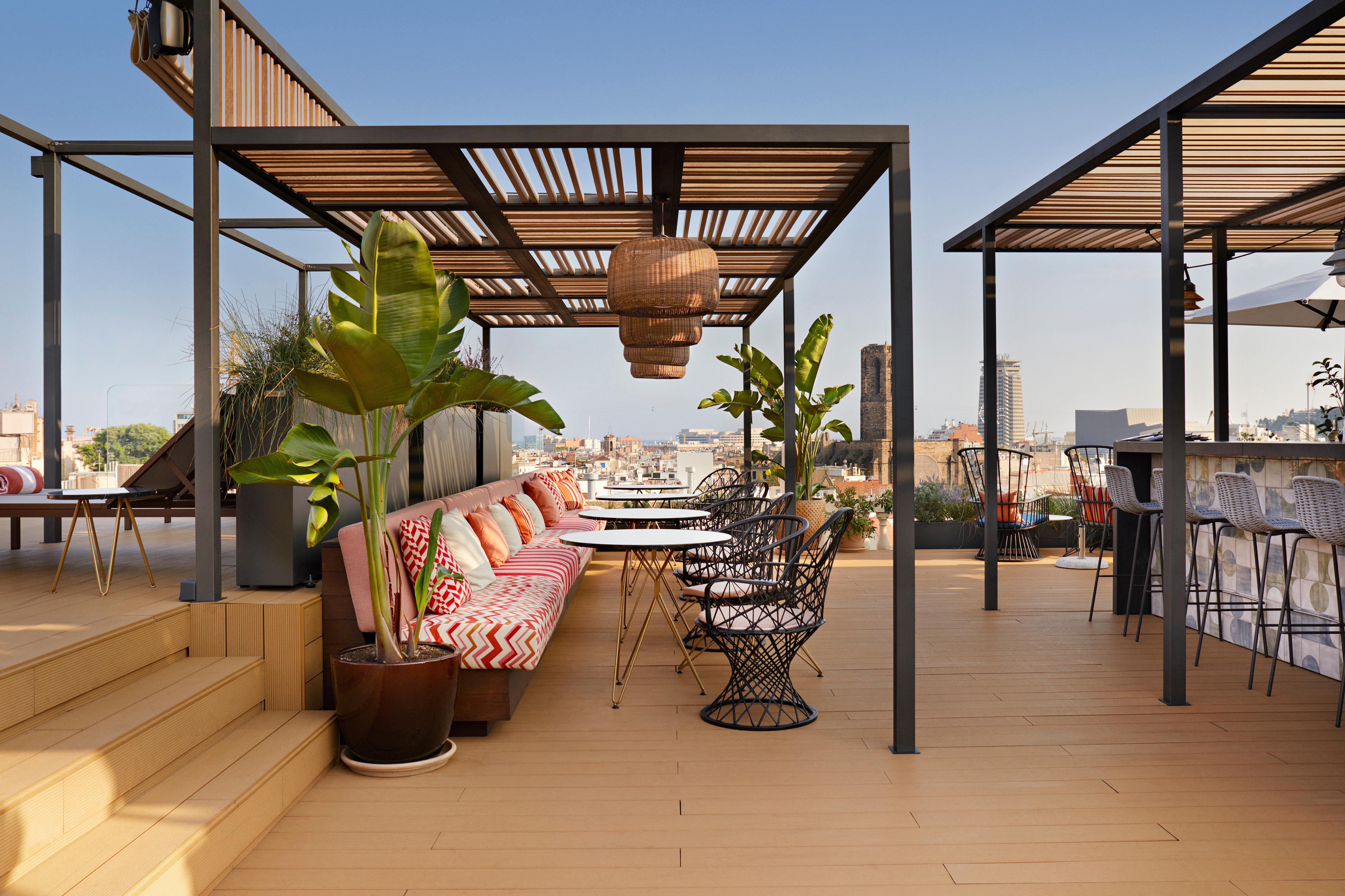 Kimpton Vividora Hotel By Ihg Barcelona Exterior foto The rooftop bar at the Hotel Sir Adam