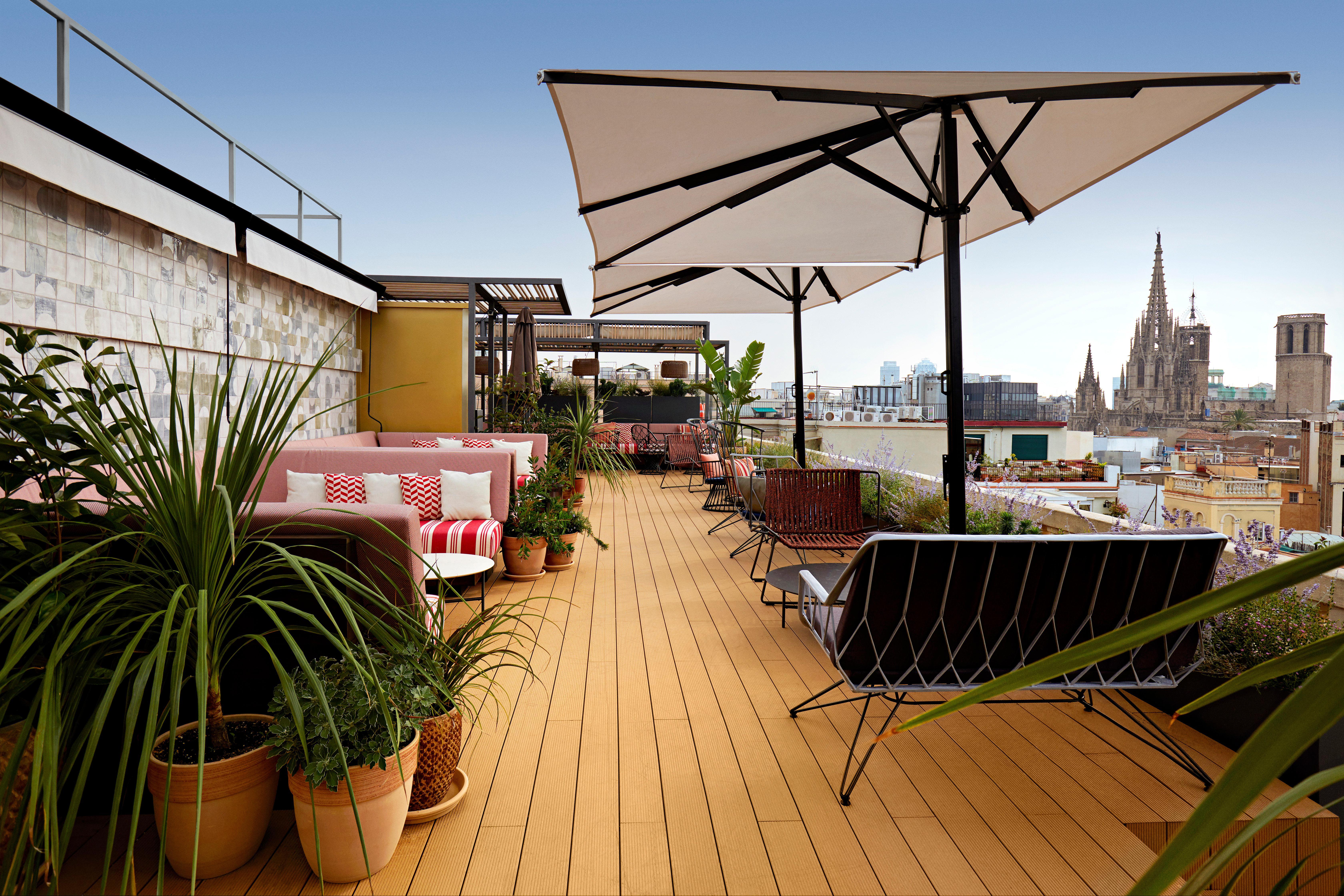 Kimpton Vividora Hotel By Ihg Barcelona Exterior foto The hotel's rooftop terrace